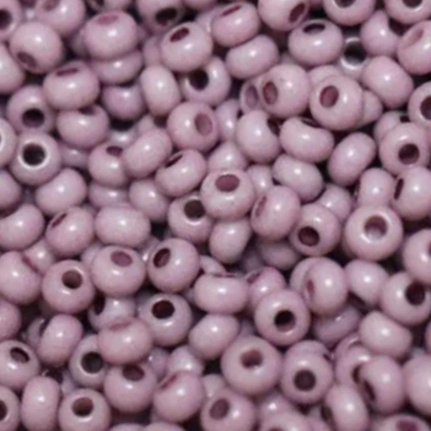 10/0 03695 Preciosa böhmische Glasperlen Rocailles 2,3 mm. Beige Lila Kreide - Solgel gefärbt.