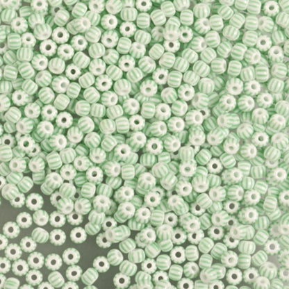 10/0 03851 Preciosa Czech Glass Koraliki Rocailles 2.3mm. Białe Zielone Nieprzezroczyste Pasiaste.
