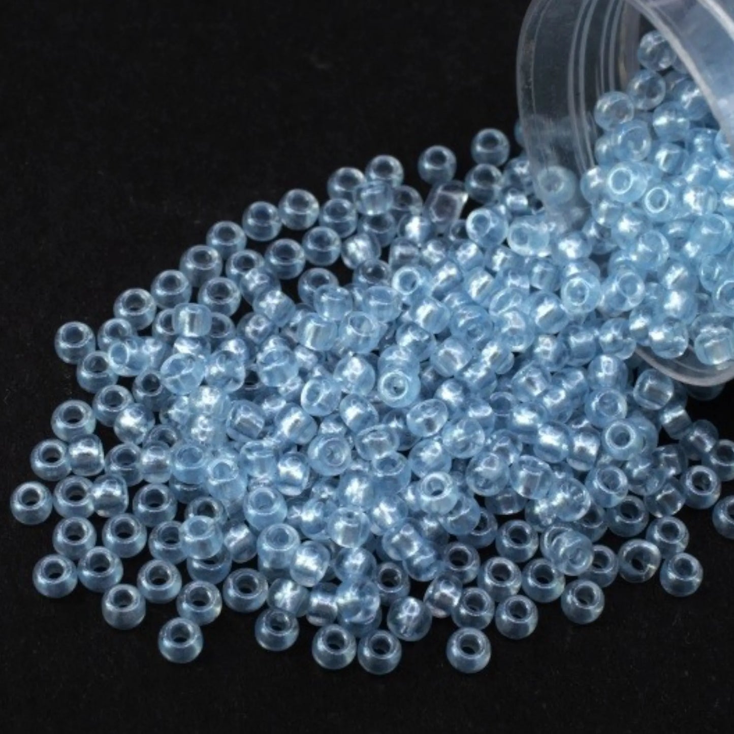 08136 Czech seed beads PRECIOSA Rocailles 10/0 light blue. Crystal - Terra Pearl.