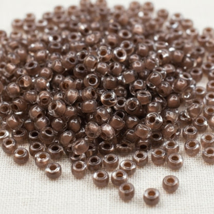 10/0 08A19 Preciosa Czech Glass Seed Beads Rocailles 2.3mm. Terra Intensiv Lined - Brown.
