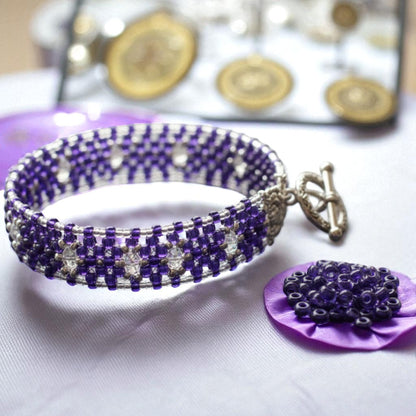 10/0 08A28 Preciosa Czech Glass Seed Beads Rocailles 2.3mm. Terra Intensiv Lined - Purple.