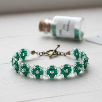 10/0 08A58 Preciosa Czech Glass Seed Beads Rocailles 2.3mm. Terra Intensiv Lined - Green.