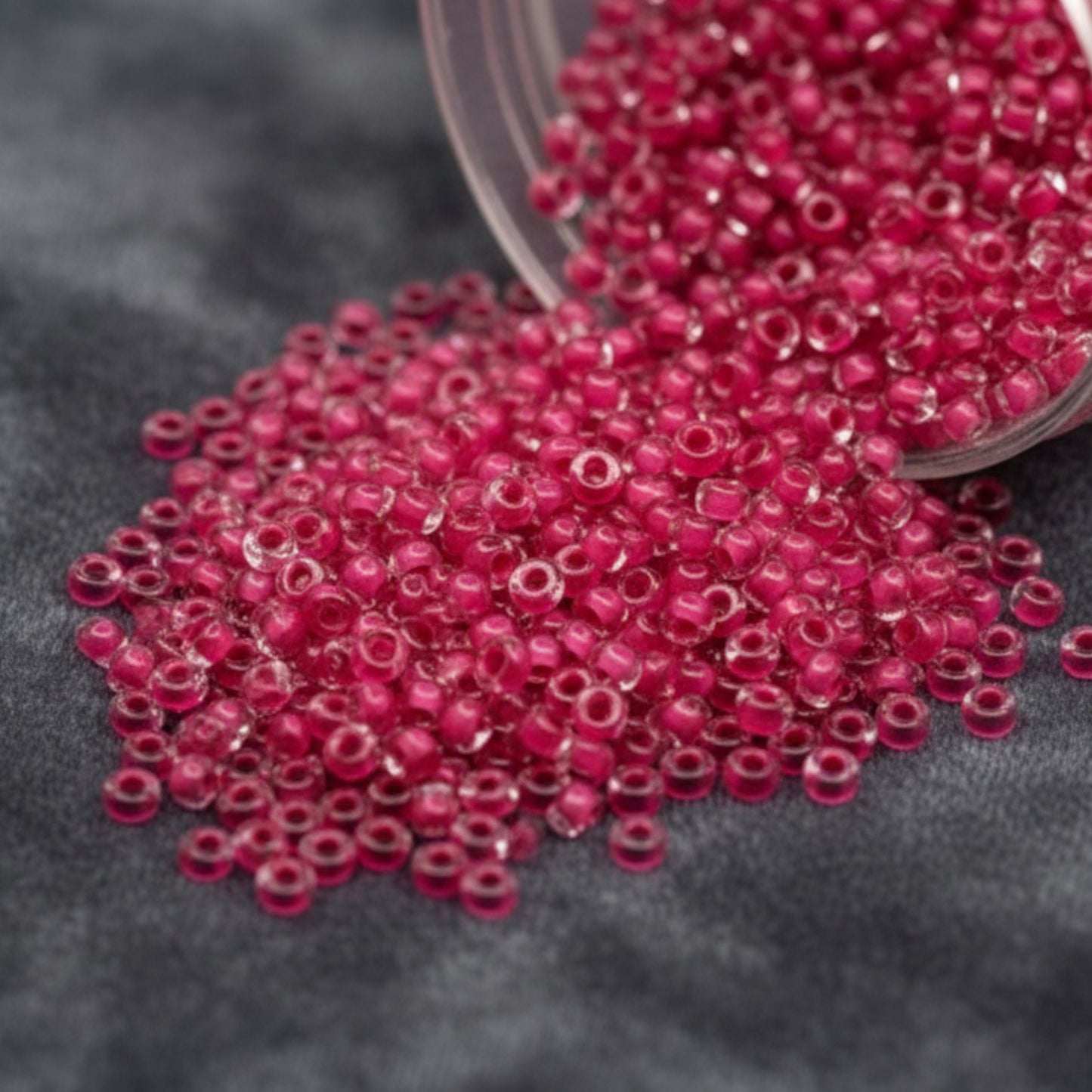 10/0 08A77 Preciosa Czech Glass Seed Beads Rocailles 2.3mm. Terra Intensiv Lined - Pink.