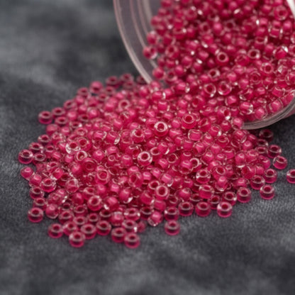 10/0 08A77 Preciosa Czech Glass Seed Beads Rocailles 2.3mm. Terra Intensiv Lined - Pink.