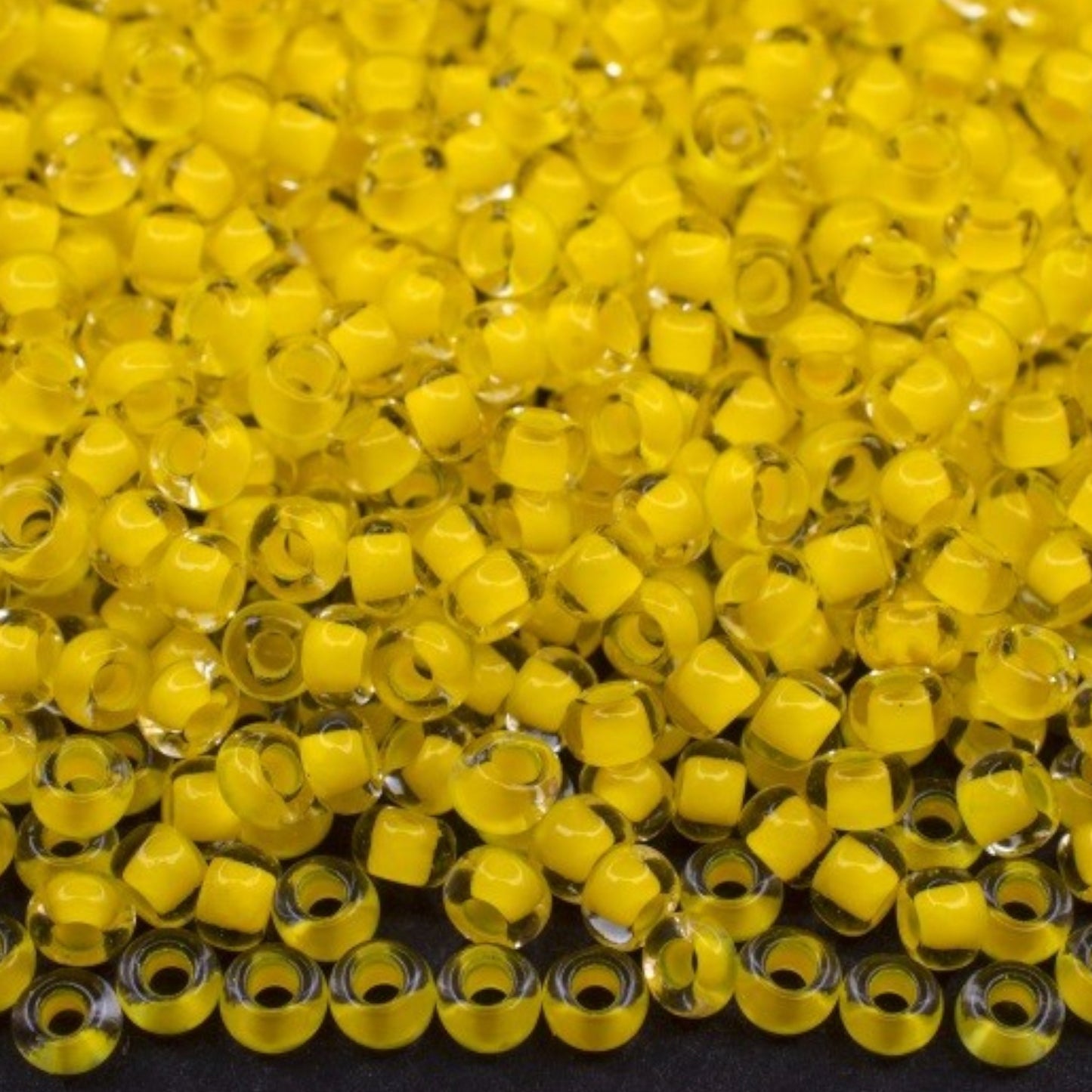 10/0 08A86 Preciosa Czech Glass Perline Rocaille 2.3mm. Terra Intensiv Lined - Giallo.