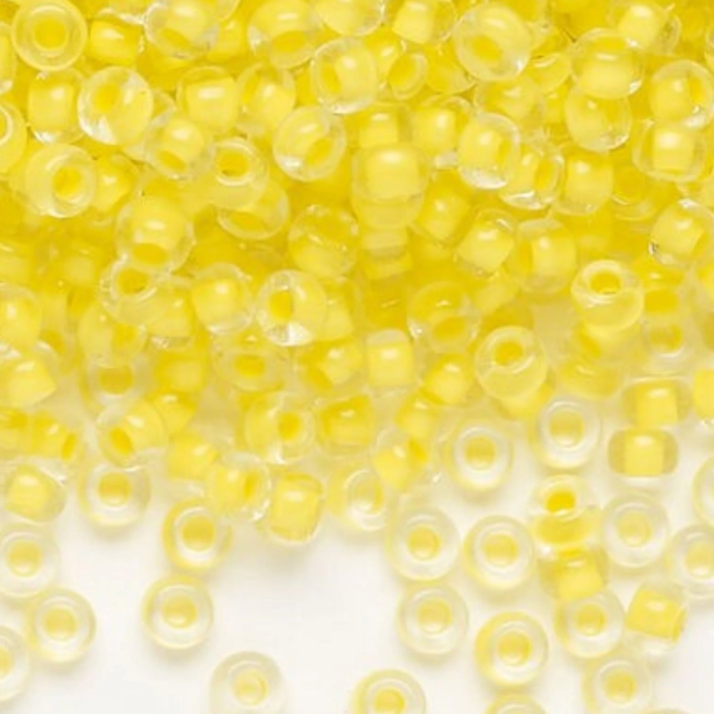 6/0 08A86 Preciosa Czech Glass Koraliki Rocailles 4.1mm. Kryształowe terra intensywne żółte wykończenie.