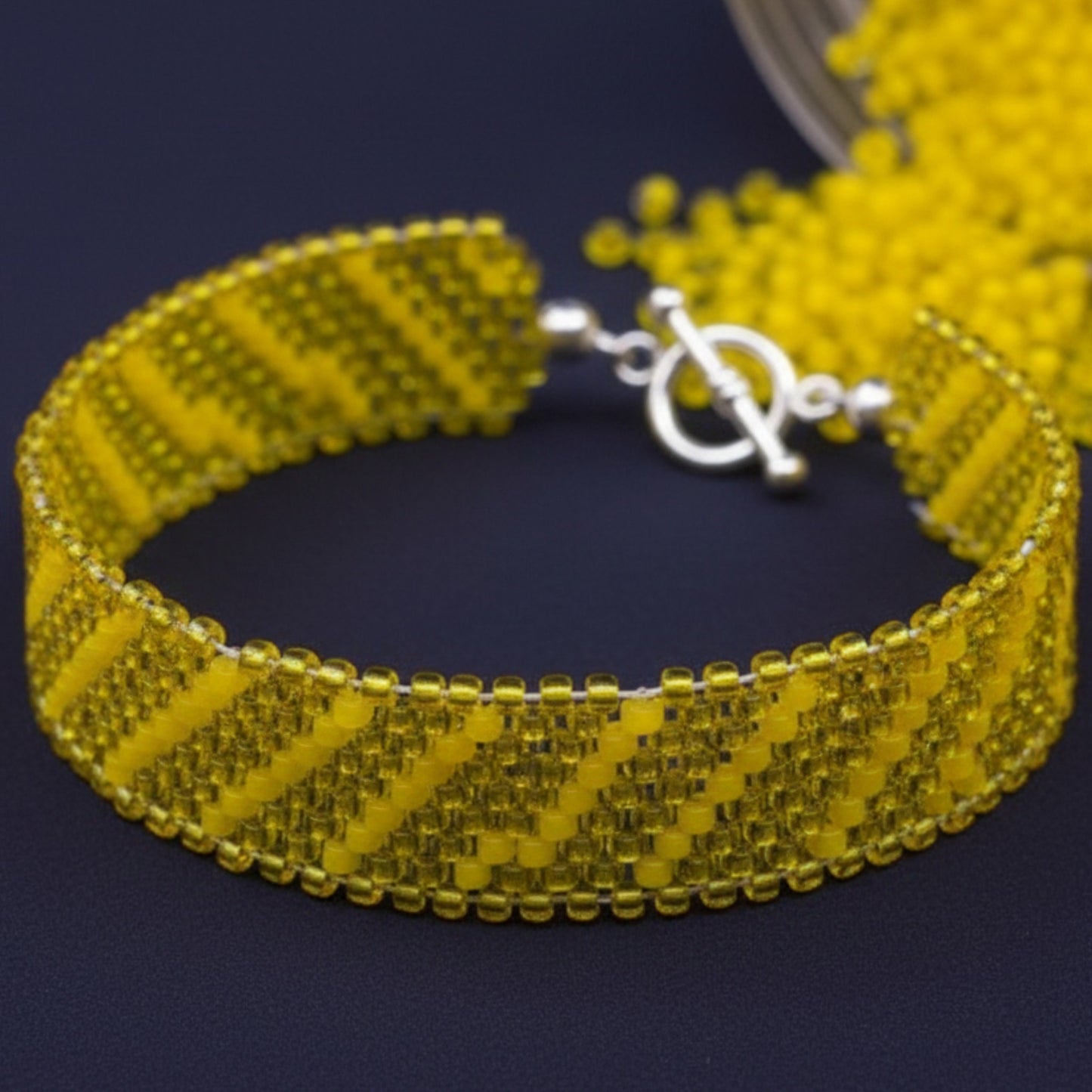 10/0 08A86 Preciosa Czech Glass Perline Rocaille 2.3mm. Terra Intensiv Lined - Giallo.