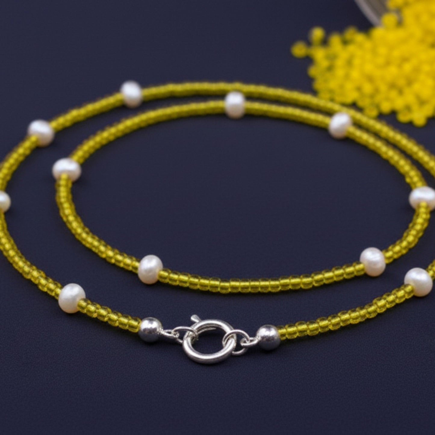 10/0 08A86 Preciosa Czech Glass Perline Rocaille 2.3mm. Terra Intensiv Lined - Giallo.