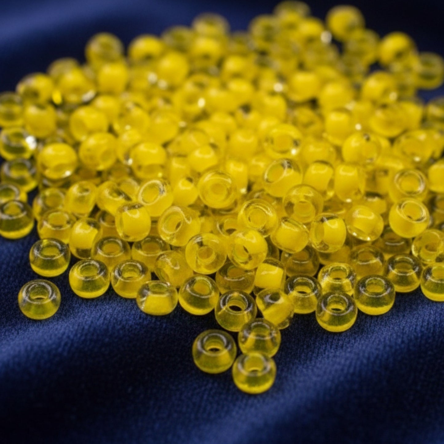 10/0 08A86 Preciosa Czech Glass Perline Rocaille 2.3mm. Terra Intensiv Lined - Giallo.