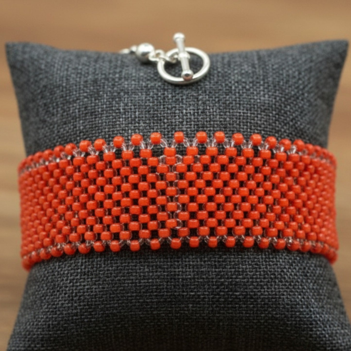 10/0 08A91 Preciosa Czech Glass Seed Beads Rocailles 2.3mm. Terra Intensiv Lined - Orange.