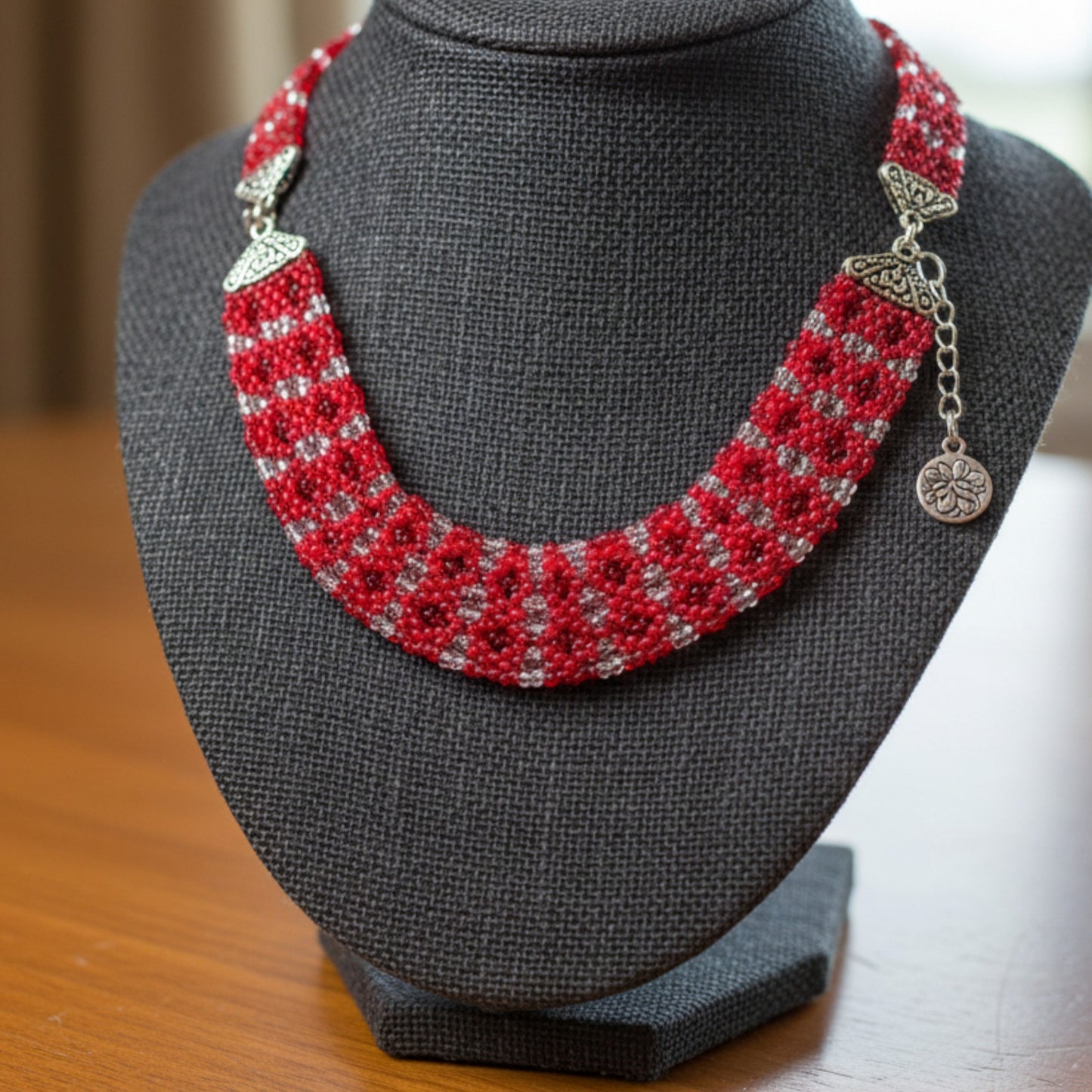 10/0 08A98 Preciosa Czech Glass Seed Beads Rocailles 2.3mm. Terra Intensiv Lined - Red.