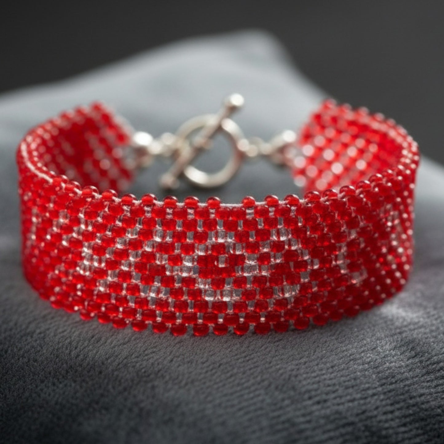 10/0 08A98 Preciosa Czech Glass Seed Beads Rocailles 2.3mm. Terra Intensiv Lined - Red.