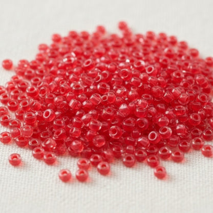 10/0 08A98 Preciosa Czech Glass Seed Beads Rocailles 2.3mm. Terra Intensiv Lined - Red.