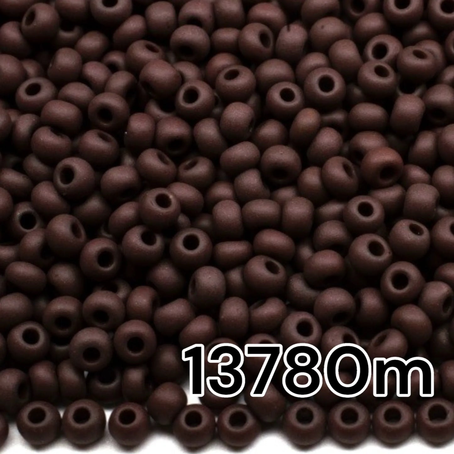 10/0 13780 matte Preciosa-Rocailles-Perlen. Undurchsichtiges Braun.