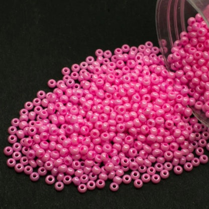 10/0 16173 Preciosa Seed Beads. Chalk Pink.