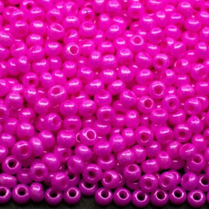 6/0 16177 Preciosa Чехски стъклени Малки Мъниста Рокайли 4.1mm. Chalk Sfinx Pink.