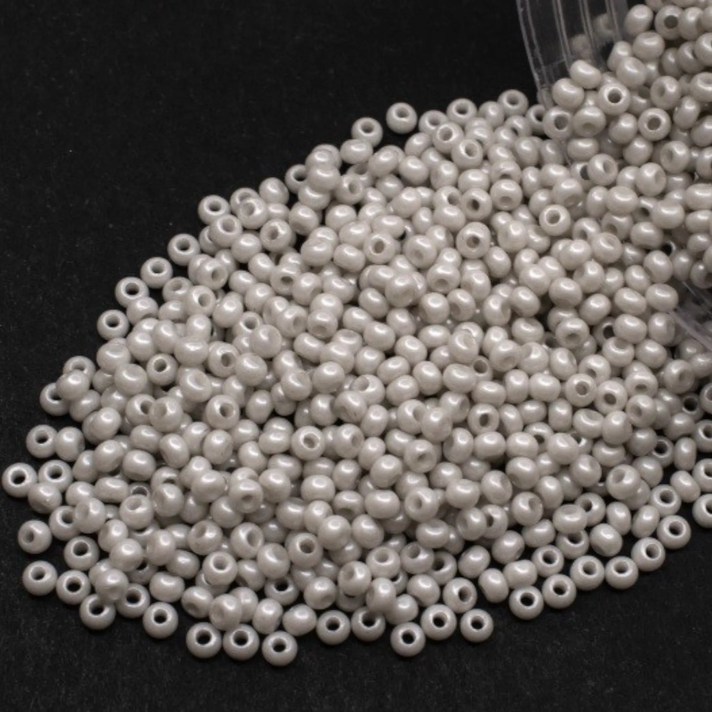 16249 Czech seed beads PRECIOSA round 10/0 grey. Chalk - Terra Pearl.