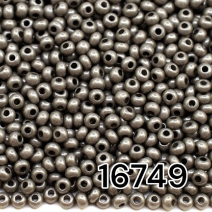 6/0 16749 Preciosa Чехски стъклени Малки Мъниста Рокайли 4.1mm. Креда Металик Сиво.