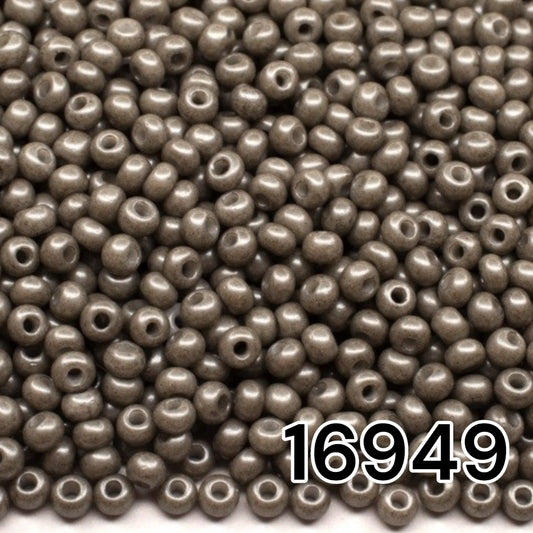 16949 Rocailles tchèques PRECIOSA rondes 10/0 grises. Craie - Terra Pearl.