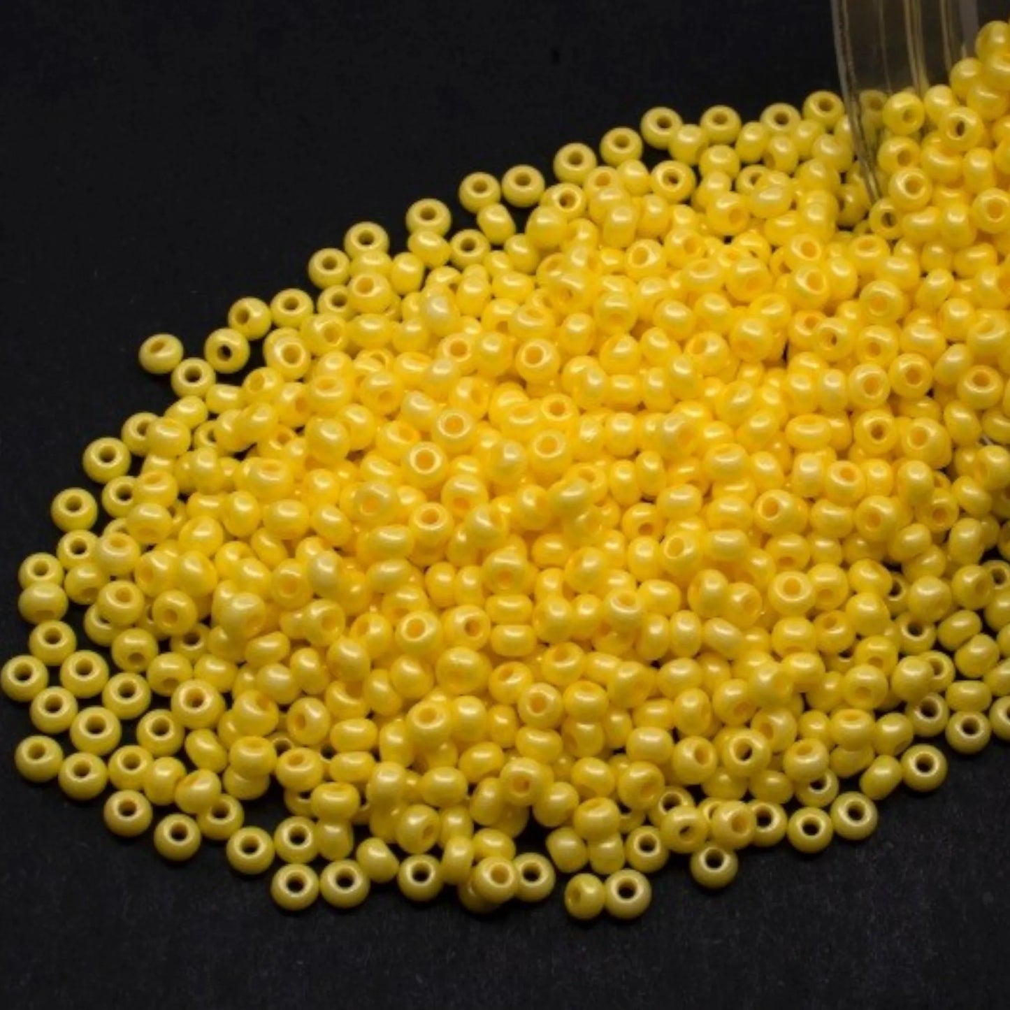 16986 Czech seed beads PRECIOSA round 10/0 yellow. Chalk - Terra Pearl.