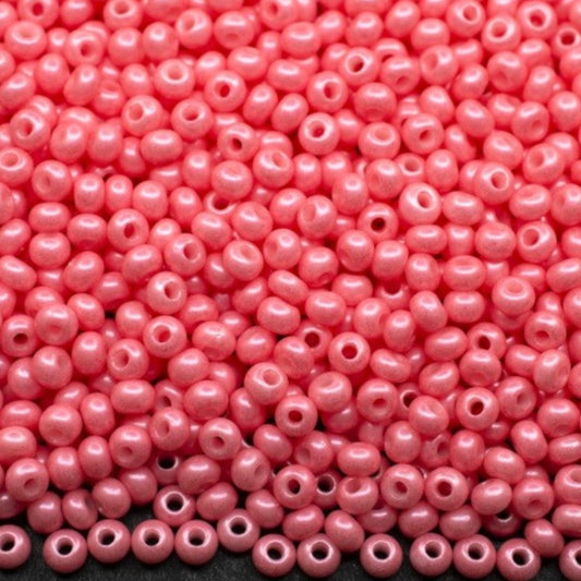 10/0 16998 Preciosa Tsjekkiske glass små perler Rocailleperler 2.3mm. Kritt rosa.