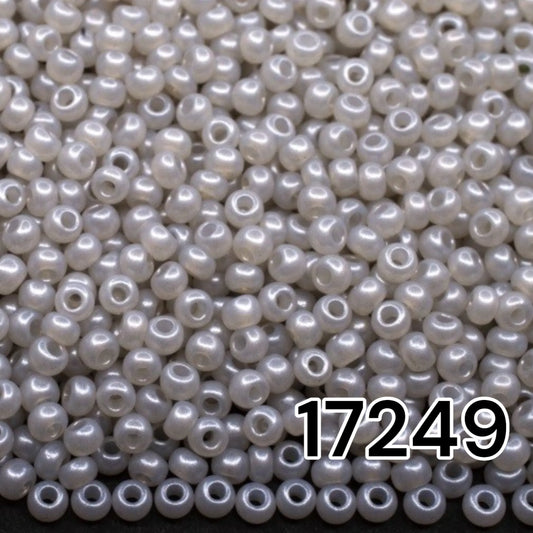 17249 Rocailles tchèques PRECIOSA rondes 10/0 gris. Albâtre - Terra Pearl.