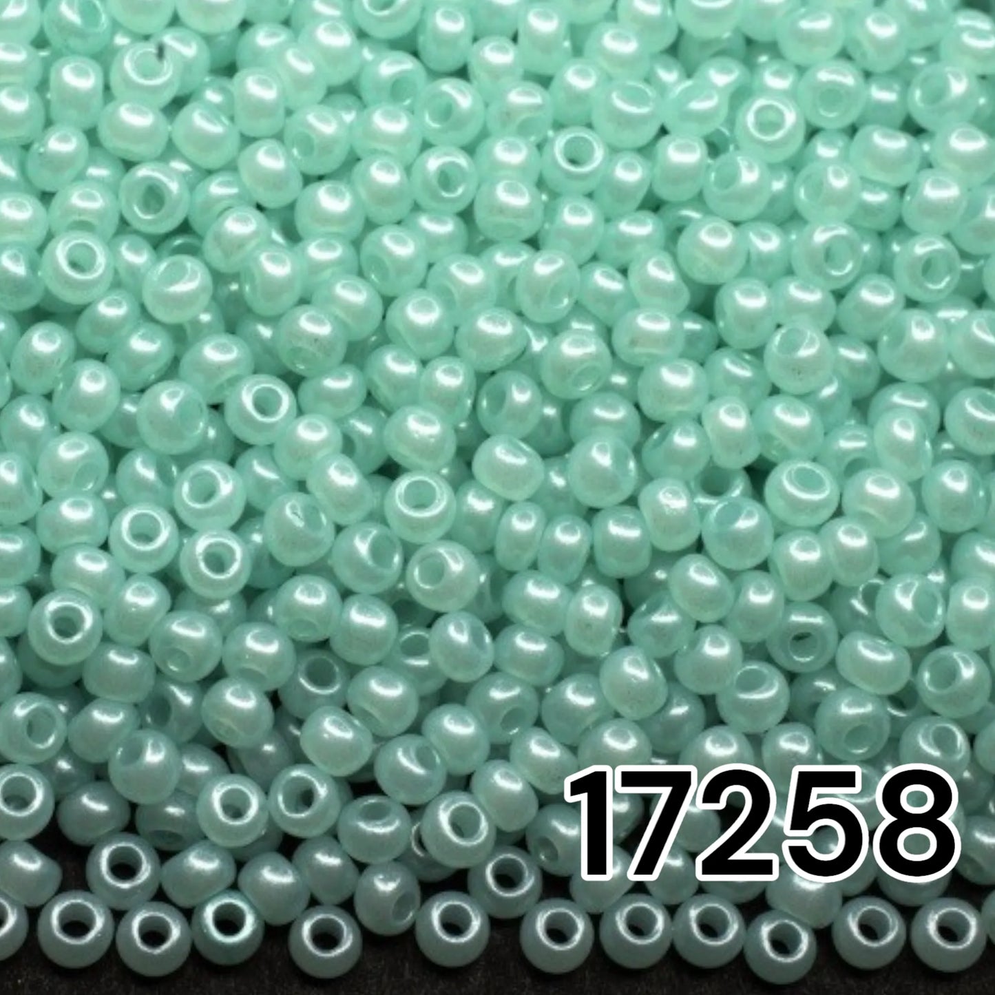 17258 Czech seed beads PRECIOSA round 10/0 turquoise. Alabaster - Terra Pearl.