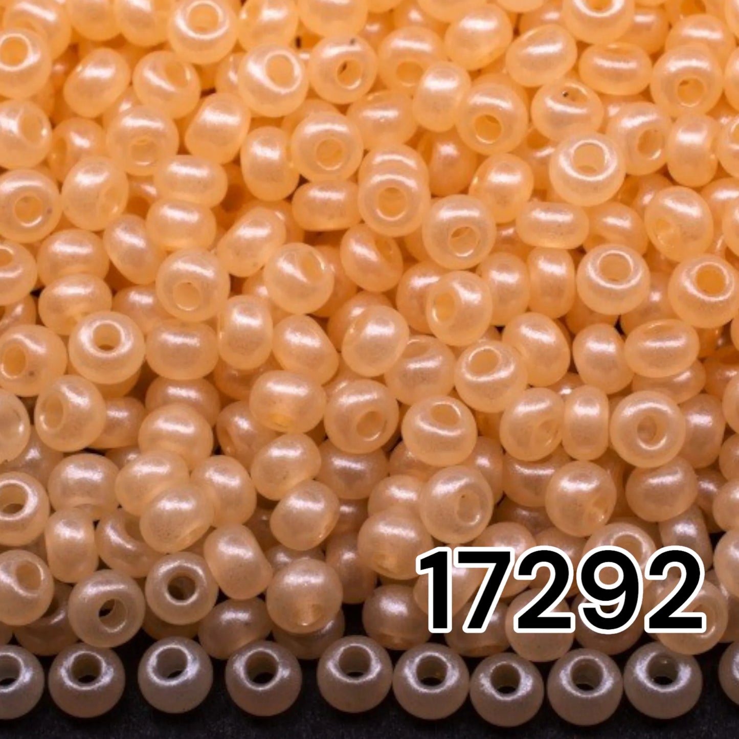 17292 Rocailles tchèques PRECIOSA rondes 10/0 orange pêche. Albâtre - Terra Pearl.