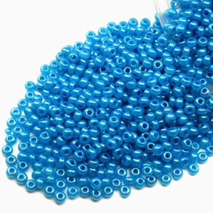 10/0 17365 Preciosa Perles de Rocaille en verre tchèque 2.3mm. Bleu Ceylan, blanc albâtre, lustre - teintées Terra.