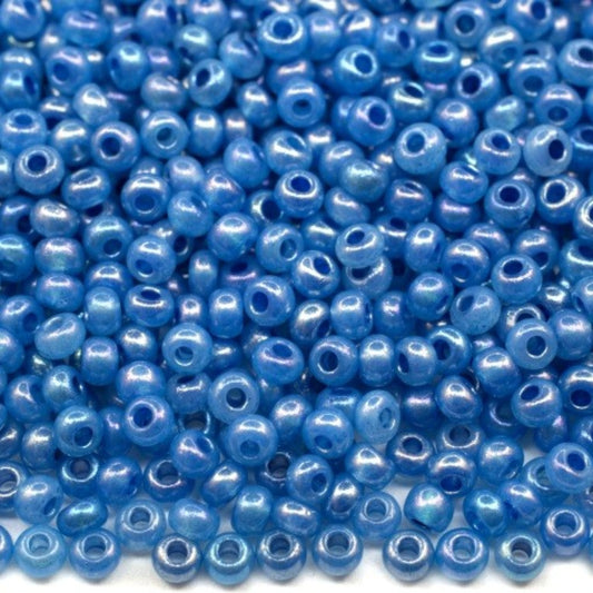 10/0 17436 Preciosa Mărgele din sticlă cehă Rocaille 2.3mm. Alabastru vopsit albastru metalizat, curcubeu.