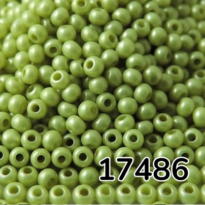 10/0 17486 Preciosa Missangas/Miçangas Pequenas (contas miúdas) de vidro checo Rocaille 2.3mm. Alabastro tingido verde metálico, arco-íris..