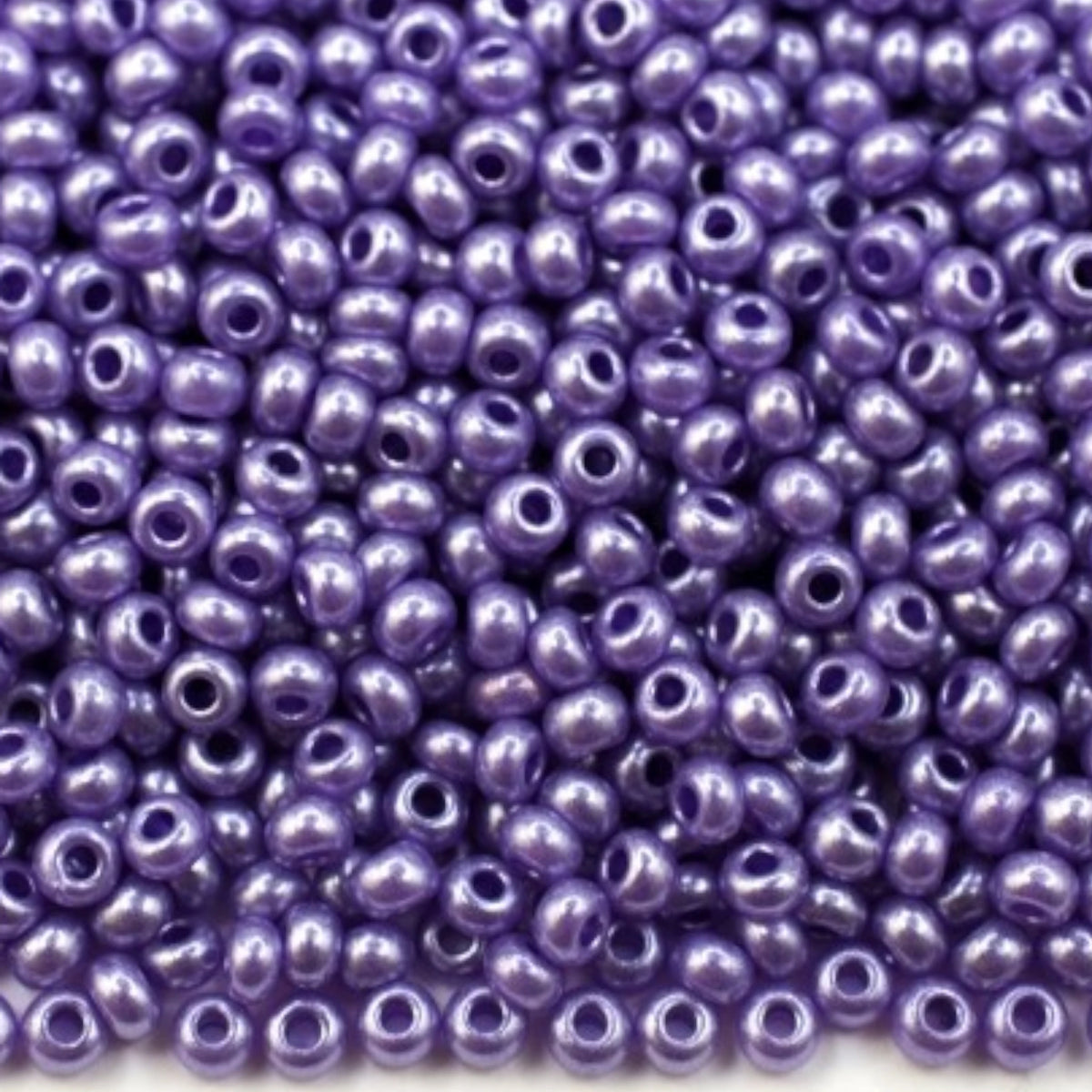 10/0 17528 Preciosa Perles de Rocaille en verre tchèque 2.3mm. Violet métallisé teinté Alabaster, Sfinx.