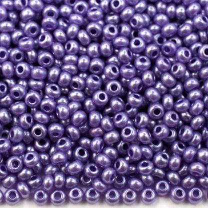 10/0 17528 Preciosa Perles de Rocaille en verre tchèque 2.3mm. Violet métallisé teinté Alabaster, Sfinx.