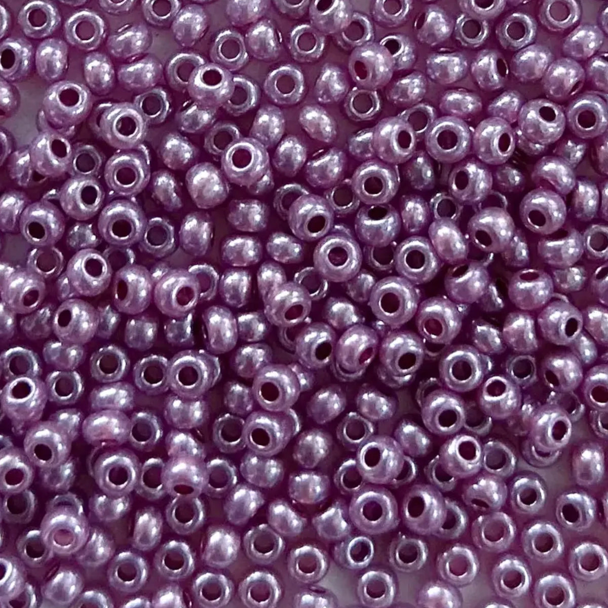 10/0 17596 Preciosa Perles de Rocaille en verre tchèque 2.3mm. Violet métallisé teinté, Sfinx.