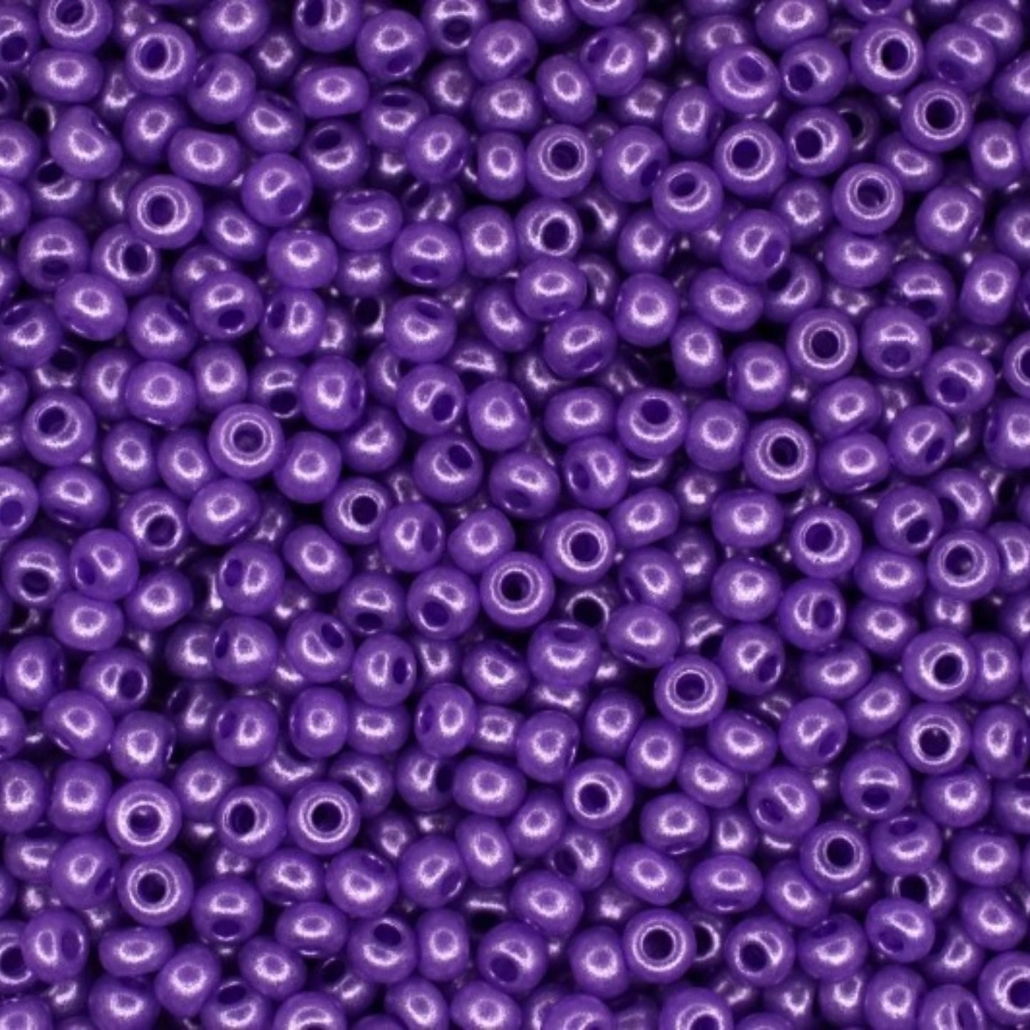 10/0 17728 Perline di vetro ceco Preciosa Rocaille 2,3 mm. Violetto metallico alabastro - colorazione terra.