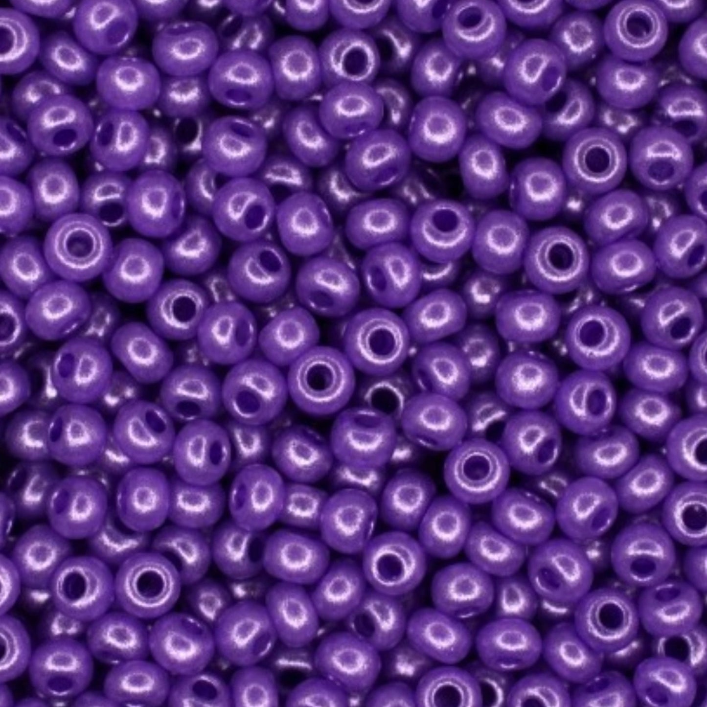 10/0 17728 Perline di vetro ceco Preciosa Rocaille 2,3 mm. Violetto metallico alabastro - colorazione terra.