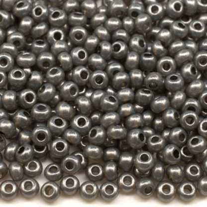 10/0 17749 Perline di Vetro Ceco Preciosa Rocaille 2,3 mm. Alabastro Metallico Nero - Terra Tinto.