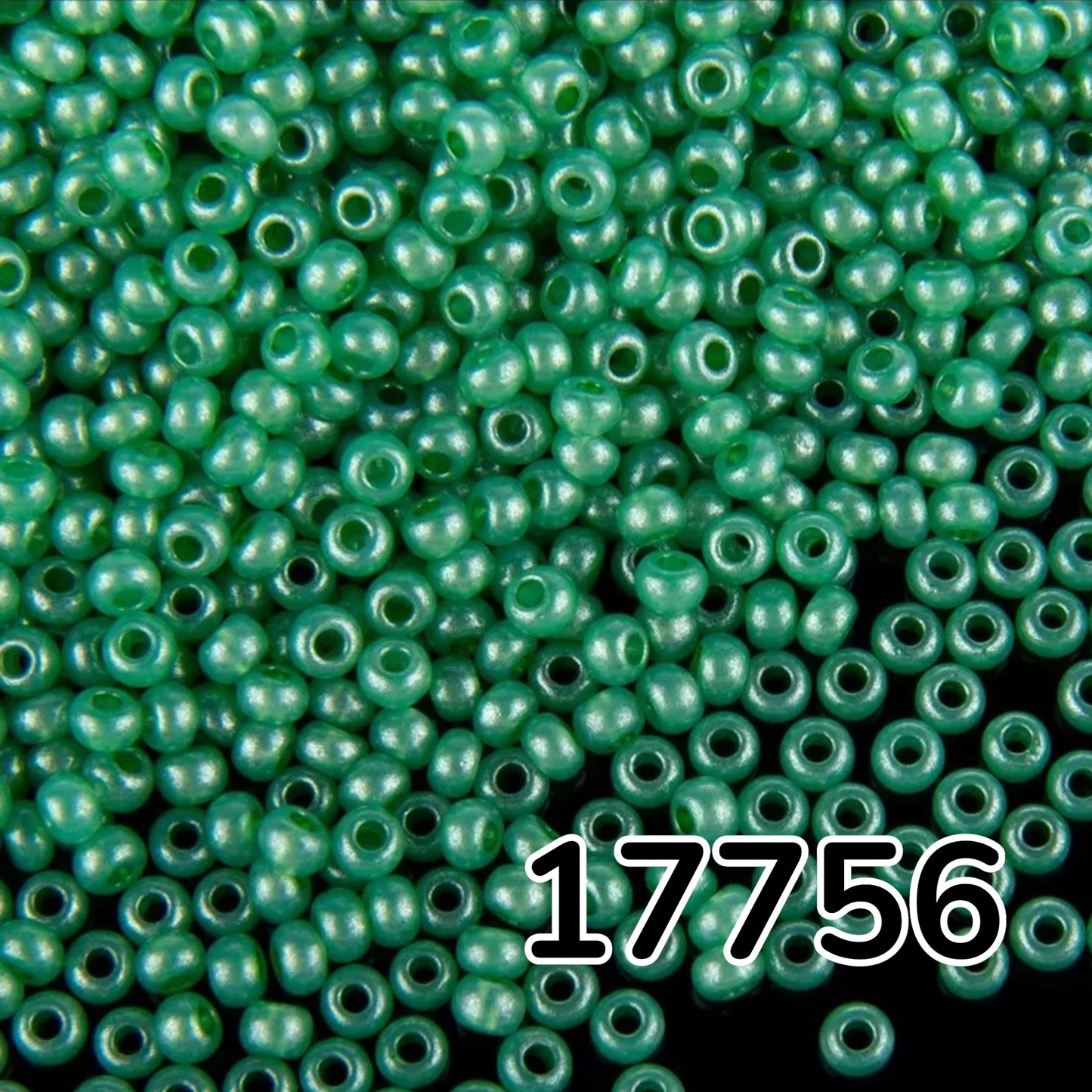 10/0 17756 Preciosa Perline di Vetro Ceco Rocaille 2,3 mm. Verde Metallico Alabastro - Terra Tinto.
