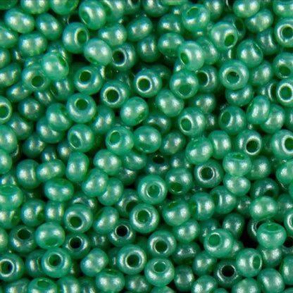 10/0 17756 Preciosa Perline di Vetro Ceco Rocaille 2,3 mm. Verde Metallico Alabastro - Terra Tinto.