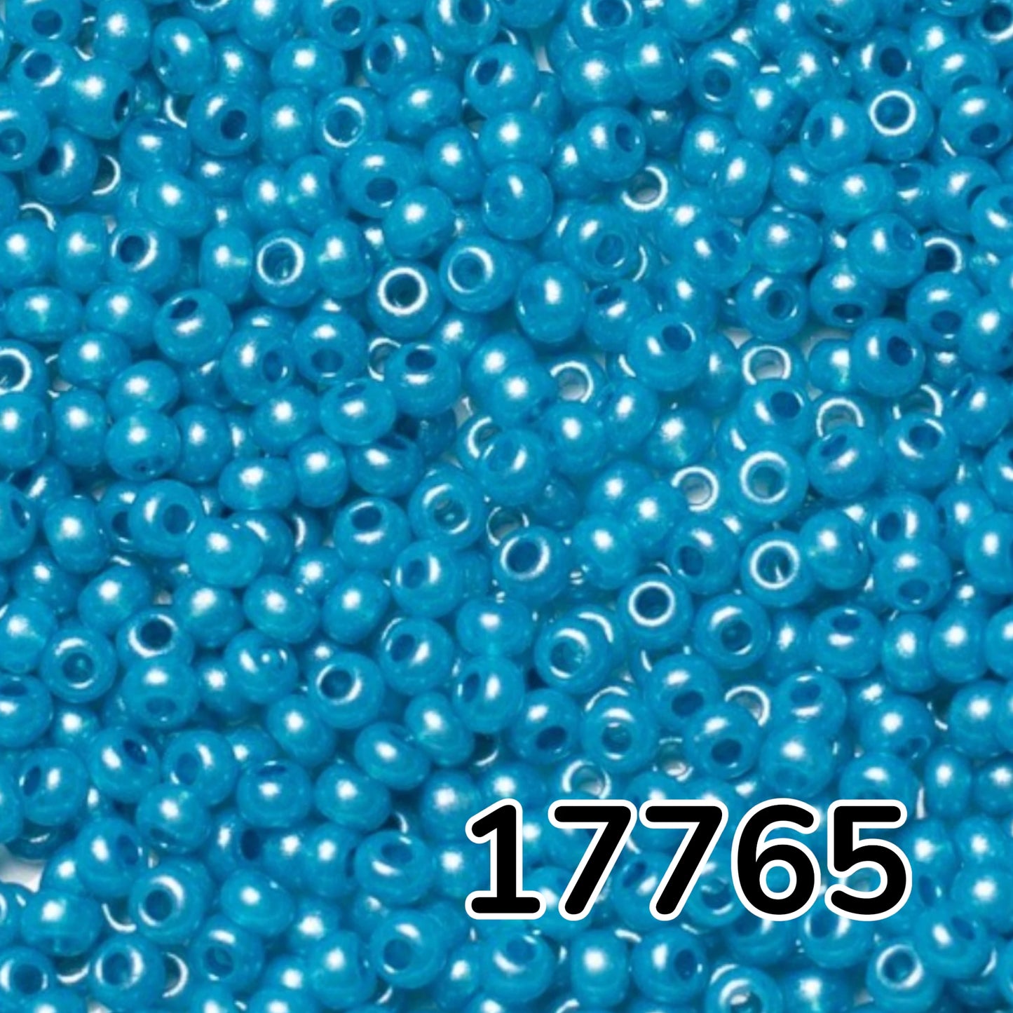 10/0 17765 Preciosa böhmische Glasperlen Rocailles 2,3 mm. Blau Metallic Alabaster - Terra gefärbt.