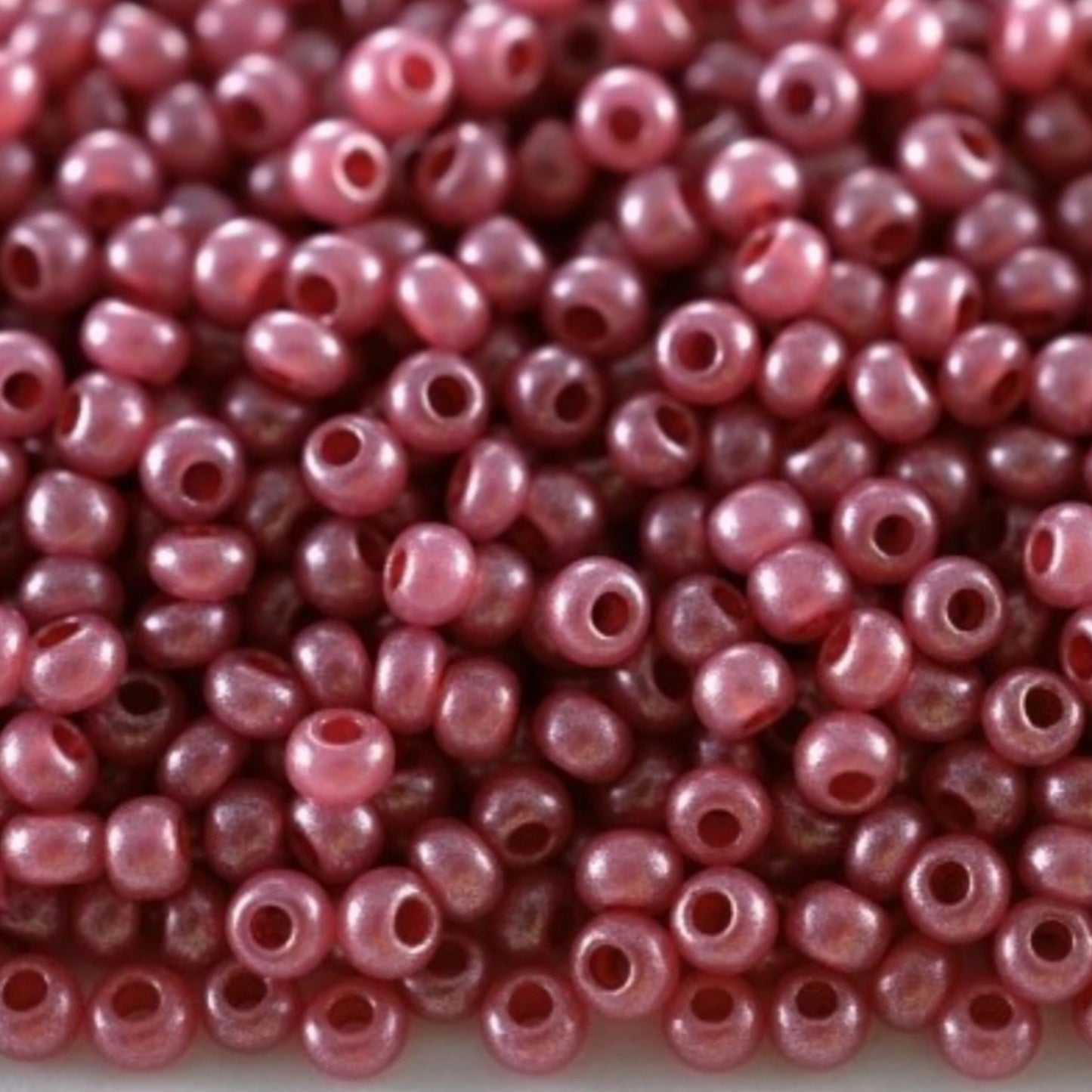 10/0 17798 Preciosa Čekiško stiklo karoliukai rokajaus 2,3 mm. Rožinė metalinė alabastro – Terra dažyta.