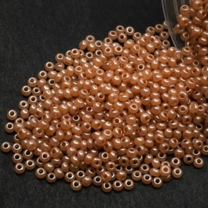 10/0 17918 Preciosa Seed Beads. Alabaster - Terra Pearl.