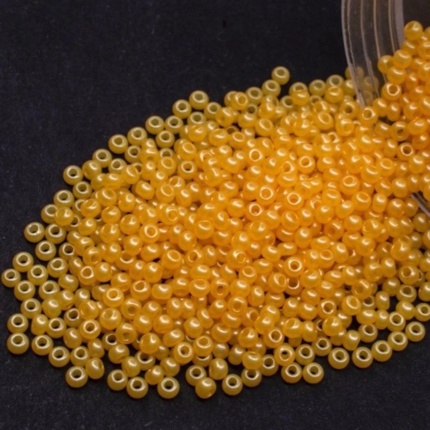 17986 Czech seed beads PRECIOSA round 10/0 yellow. Alabaster - Terra Pearl.
