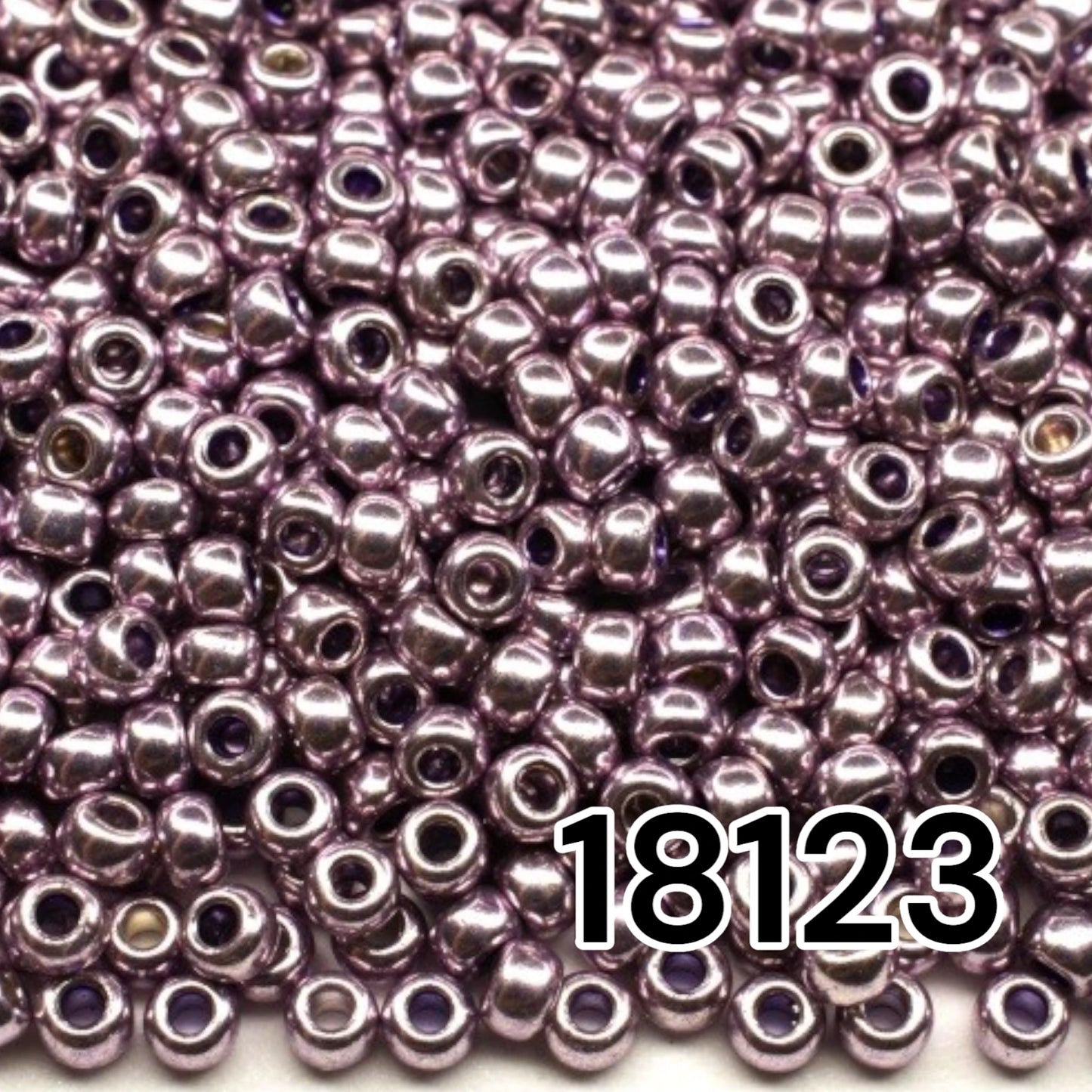18123 Rocailles tchèques PRECIOSA rondes 10/0 Lilas métallisé. Métallique - Solgel.