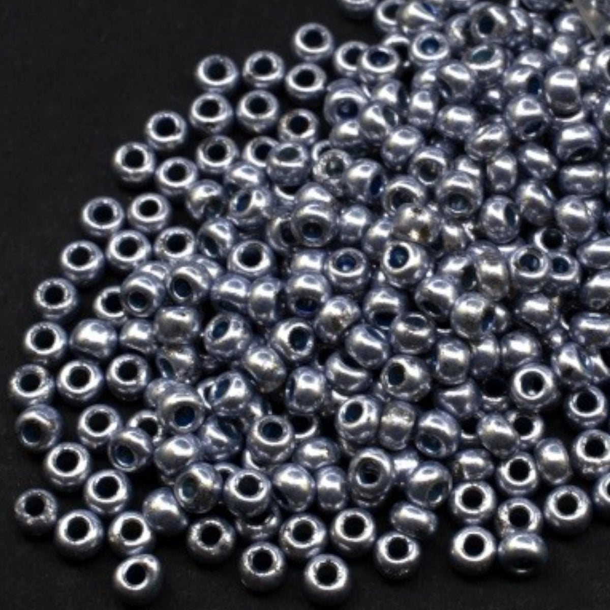 10/0 18131 Preciosa Czeskie szklane Koraliki Rocailles 2.3mm. Niebieskie metaliczne – Solgel.