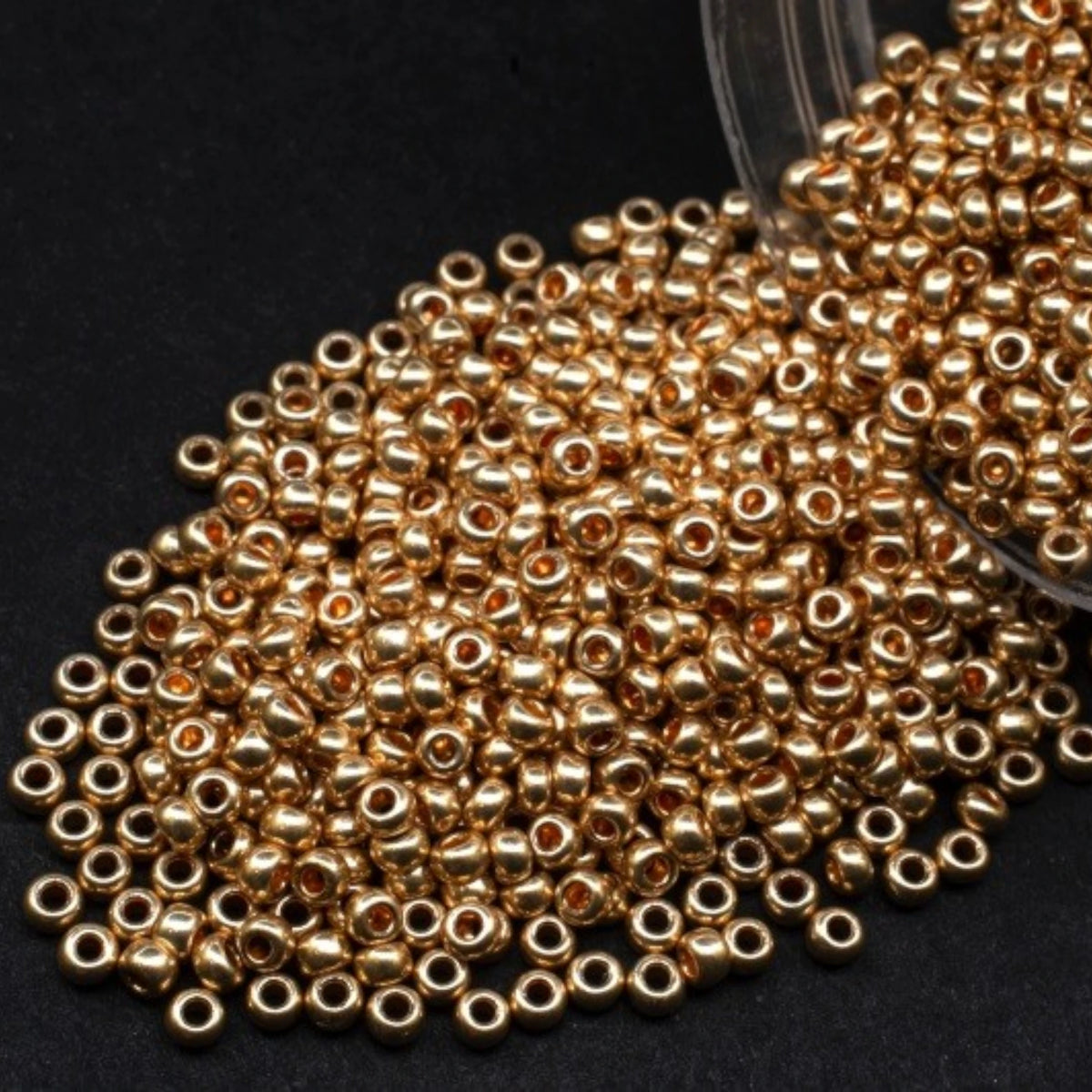 10/0 18184 Preciosa Perles de Rocaille en verre tchèque 2.3mm. Doré métallisé - Solgel.