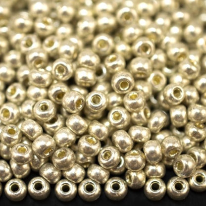 6/0 18302 Preciosa čehu stikla Pērlītes Rokaja 4.1mm. Sudraba - metāliska.