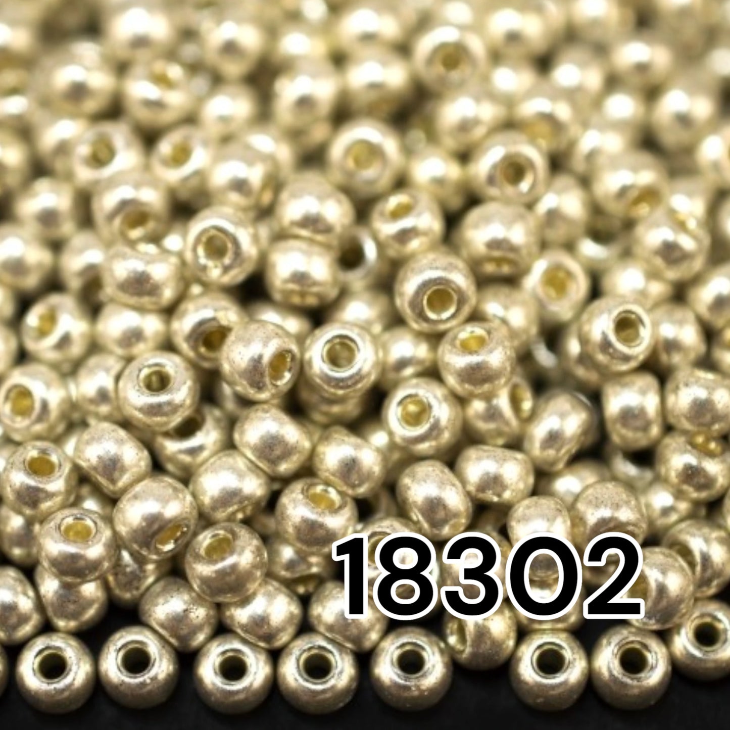 6/0 18302 Preciosa čehu stikla Pērlītes Rokaja 4.1mm. Sudraba - metāliska.