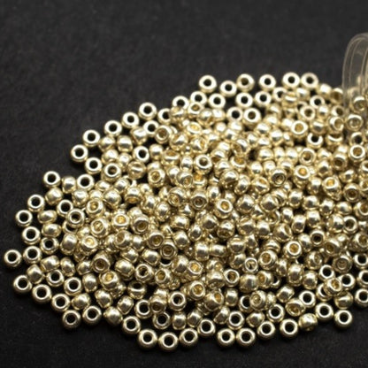 6/0 18303 Preciosa tjekkiske glas Perler Rocailles 4.1mm. Sølv - Metallic.