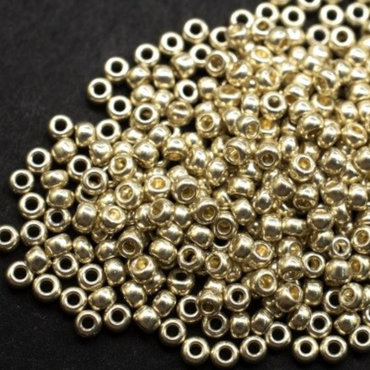 6/0 18303 Preciosa tjekkiske glas Perler Rocailles 4.1mm. Sølv - Metallic.